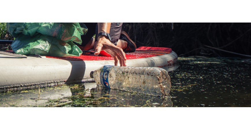 Rubbish collection in the river by inflatable paddle